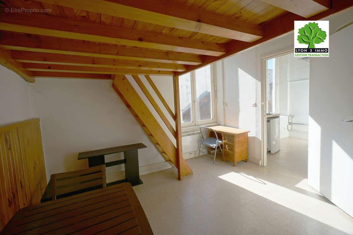 Vaise centre T1 calme et lumineux dans copropriété pleine de charmes - photo 2
