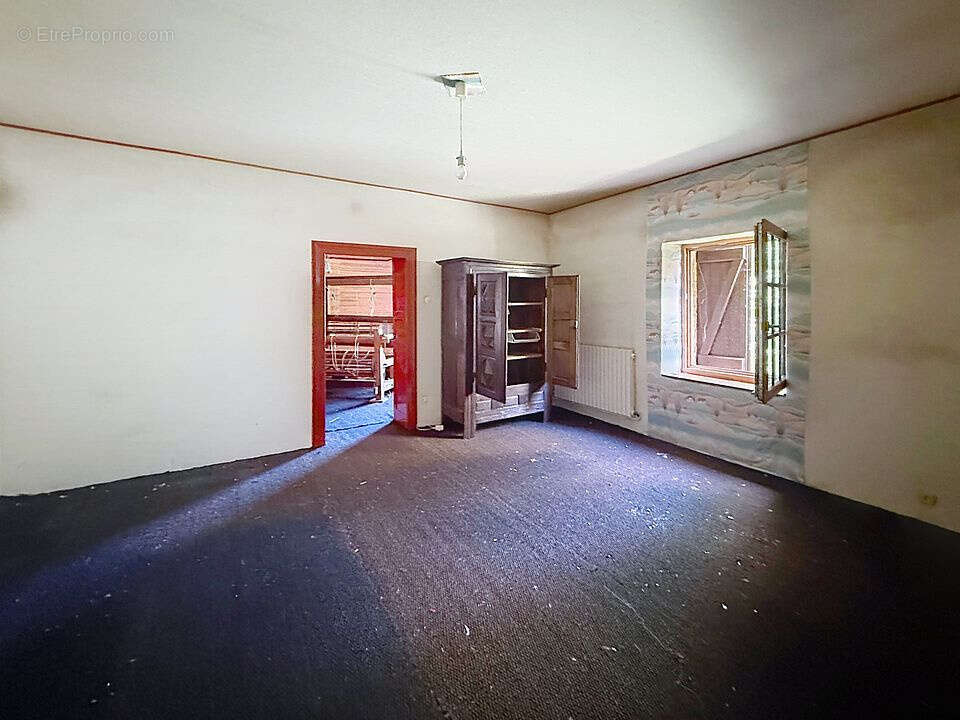 KANFEN - Demeure en pierre de taille de 266,73 m2 habitables Terrain de 1 834 m2  Dépendances   430000,- € - photo 6