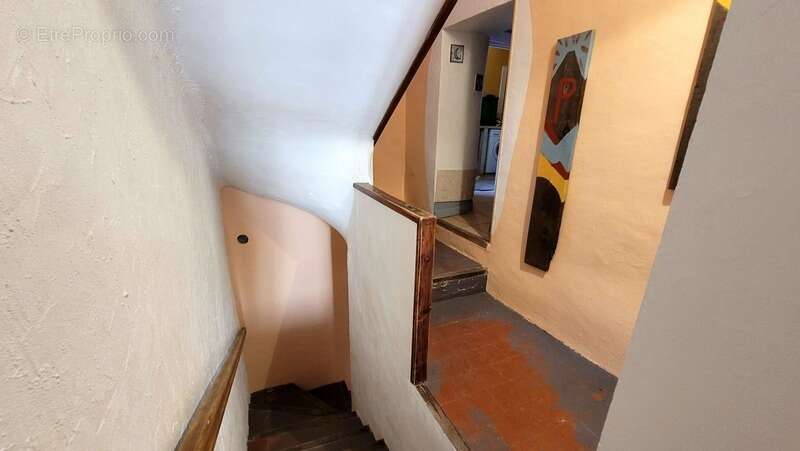 Authentique maison de village de 3 pièces avec cave voûtée et chambre à rénover_SIGONCE (04) - photo 14