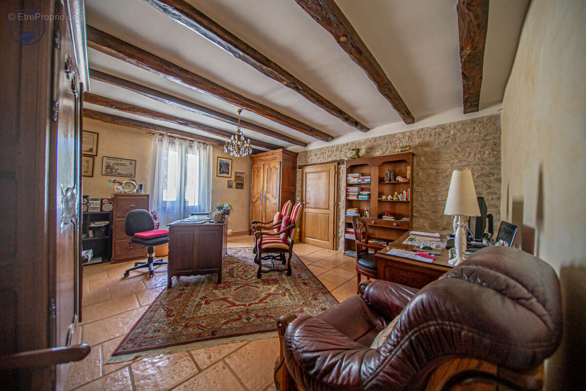 Maison avec jardin paysagé et terrasse - photo 6