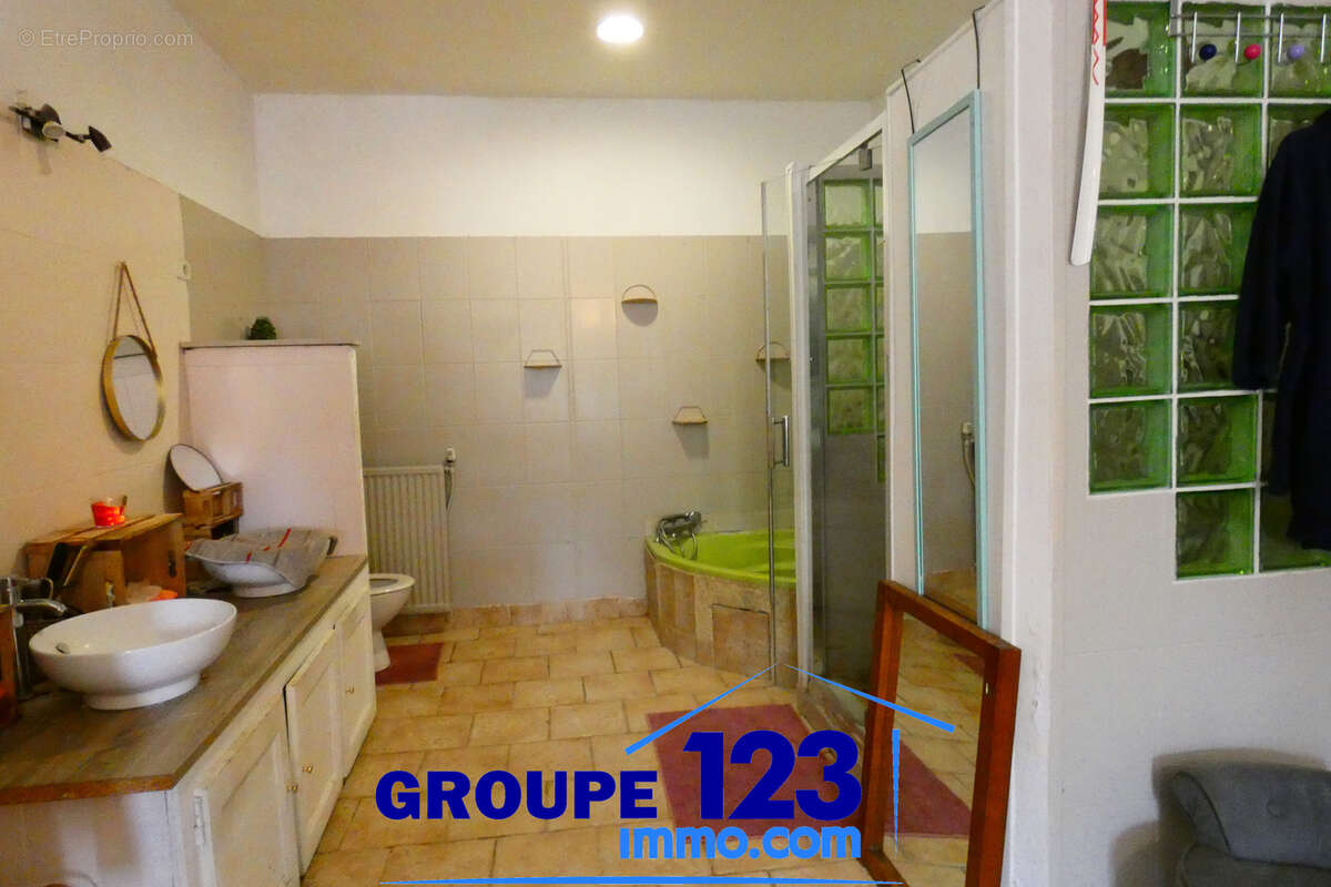 Immense maison en vente à La Celle-Saint-Cyr avec AUXERRE - photo 6