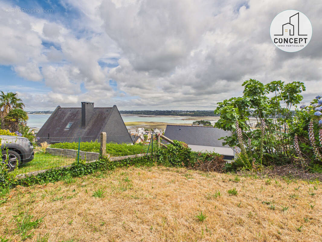 Une maison à réinventer face à la baie et le port de Perros-Guirec. - photo 7