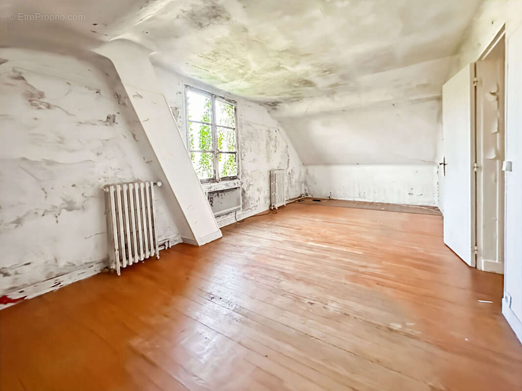 Maison à VERRIERES-LE-BUISSON