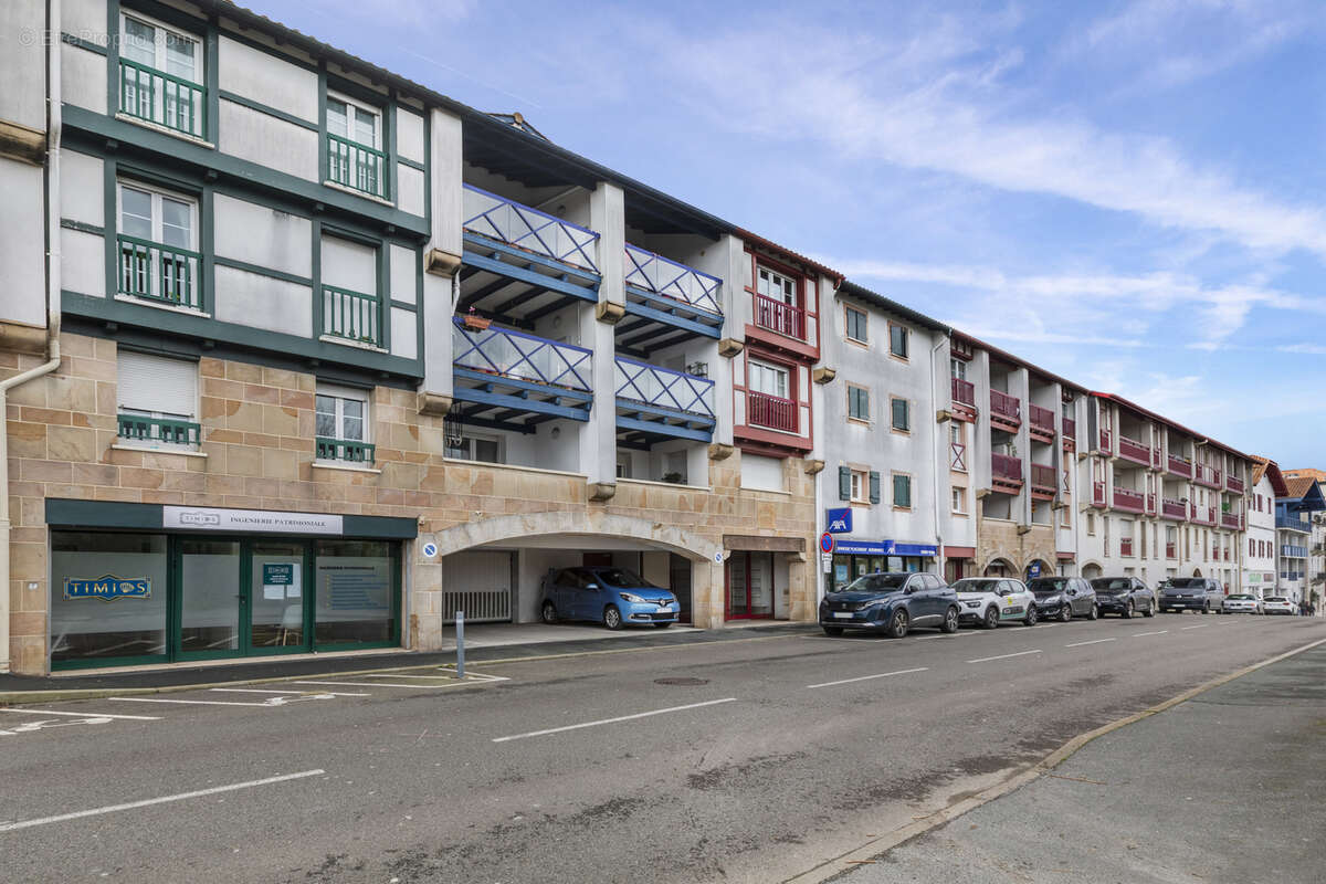 Hendaye : appartement avec 2 chambres, terrasse et box en vente - photo 8