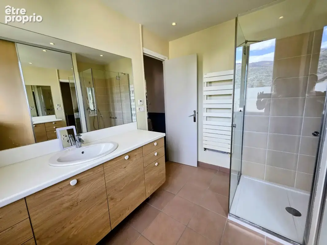 Nouveau prix   232 000 €   maison 3 chambres, jardin, grands garages & vue montagnes - photo 10
