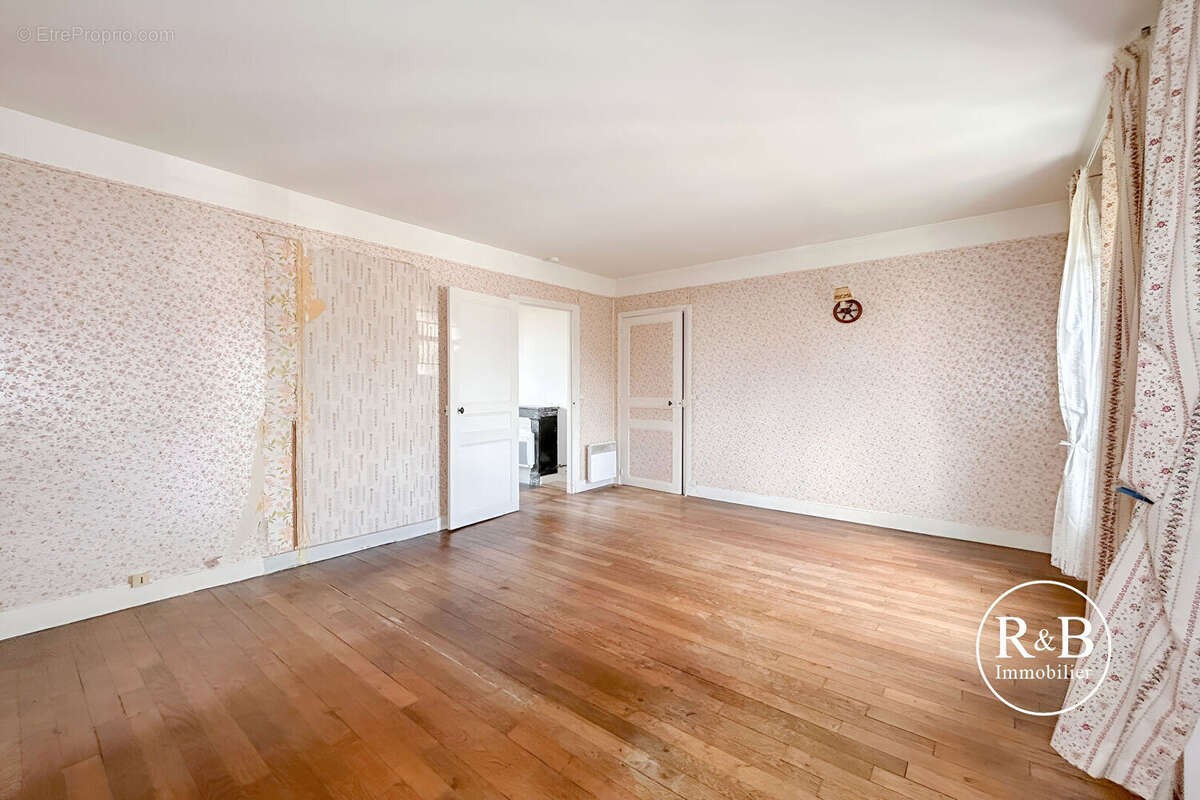 Appartement à LES CLAYES-SOUS-BOIS
