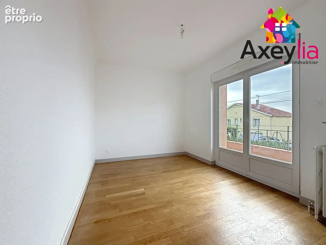 A vendre - mably - maison d'habitation rénovée élevée sur sous-sol avec trois chambres, garage et terrain - photo 7