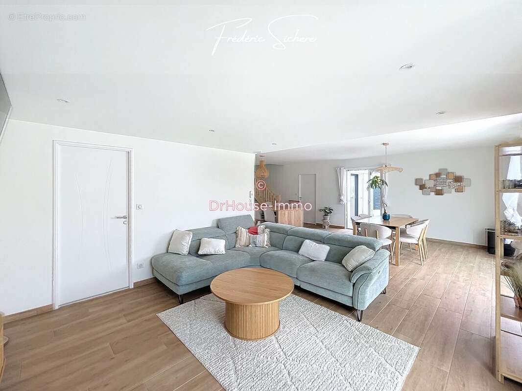 Maison 172 m² à La Jarrie  - photo 10