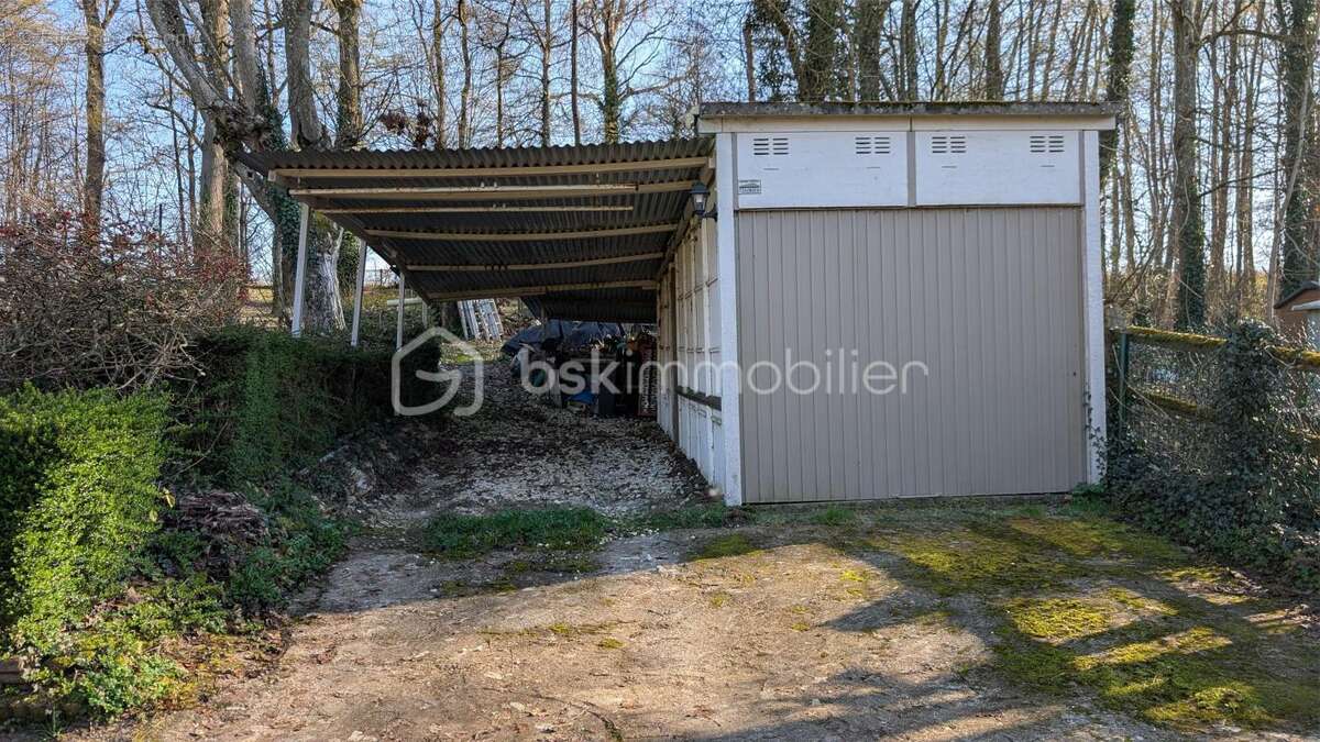  Grande maison traditionnelle avec terrain arboré, sous sol et garage - photo 20