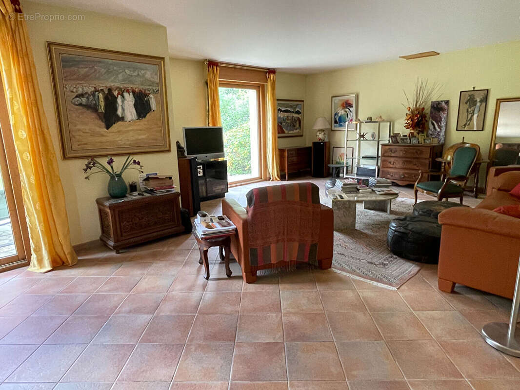 Maison à LA CELLE-LES-BORDES