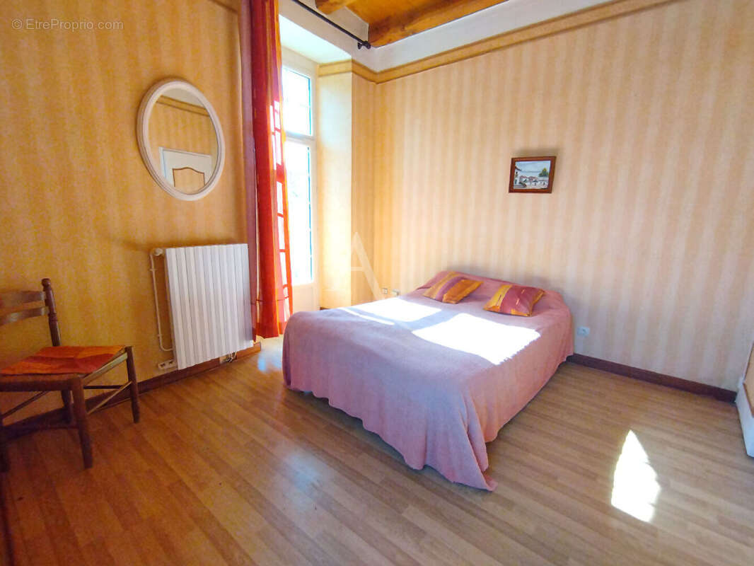 Maison à LES JUNIES