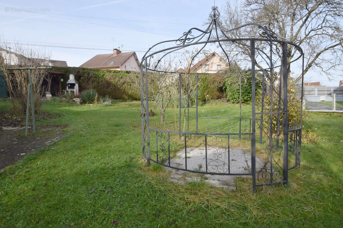 Maison à VIEUX-CHARMONT