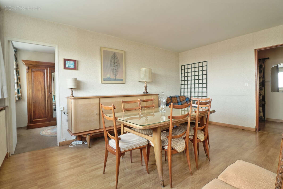 Salle à manger - Appartement à SEVRES