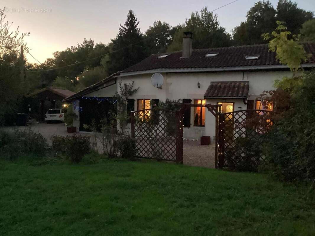 Maison à SAINT-ADJUTORY