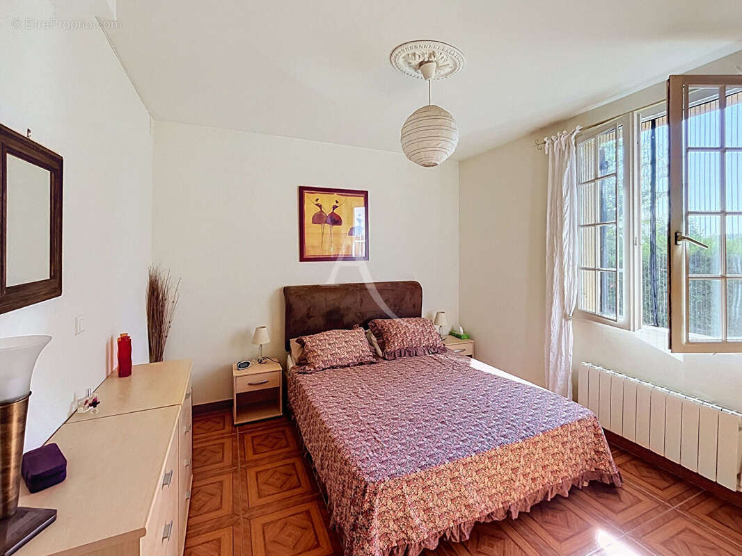 Maison plain pied de 229 m² avec 5 chambres, sous-sol complet, double garage et jardin clos à 3 minutes de Prayssac - photo 14