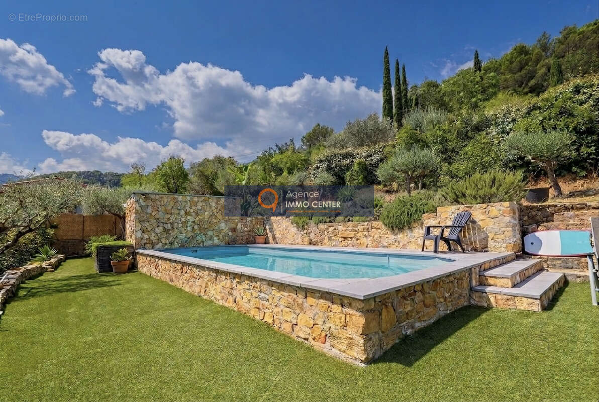 Maison traditionnelle de 150 m2 sur une parcelle de 2335 m2, avec piscine, garage - photo 10