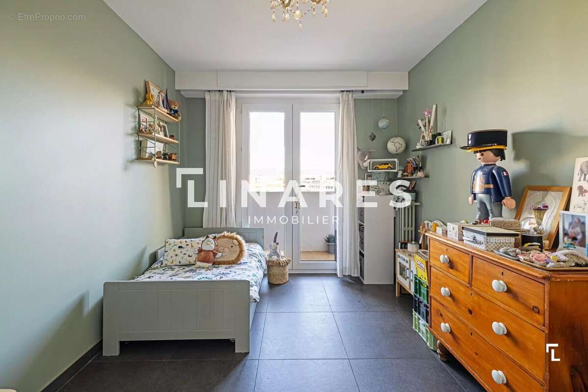 Appartement à MARSEILLE-4E