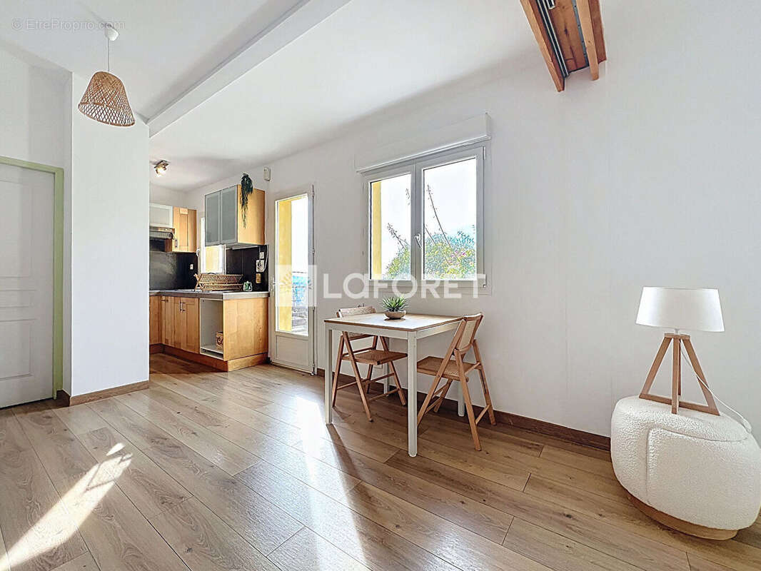 Appartement à ROQUEVAIRE