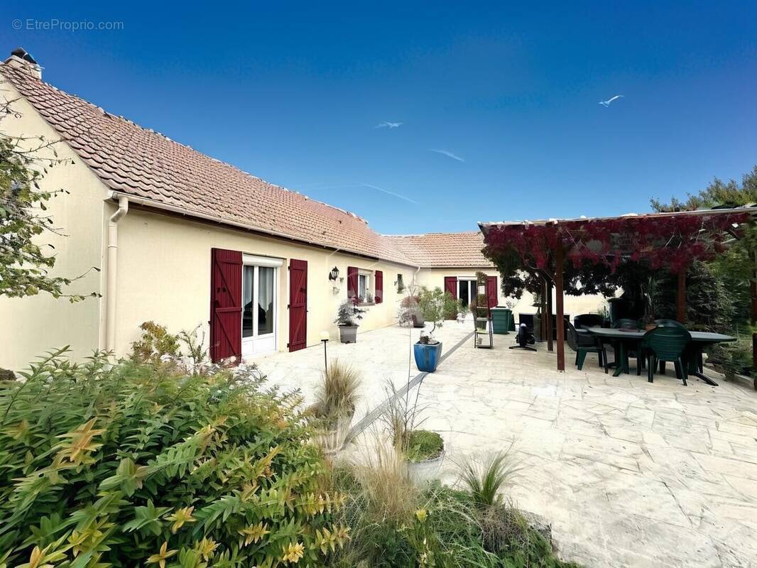 Maison à PONT-SUR-YONNE