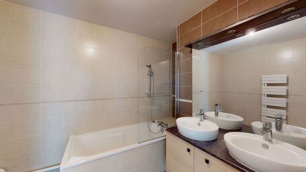 Appartement à MARSEILLE-4E