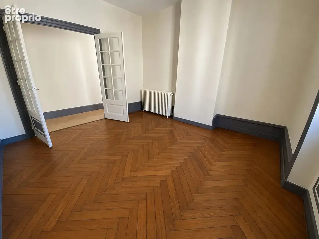 Centre-ville - Appartement de caractère à fort potentiel - photo 4