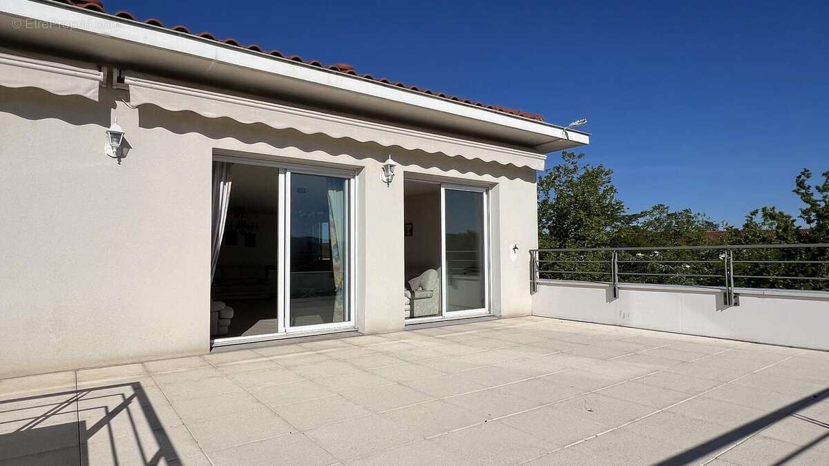 Photo 4 - Appartement à LA TOUR-DE-SALVAGNY