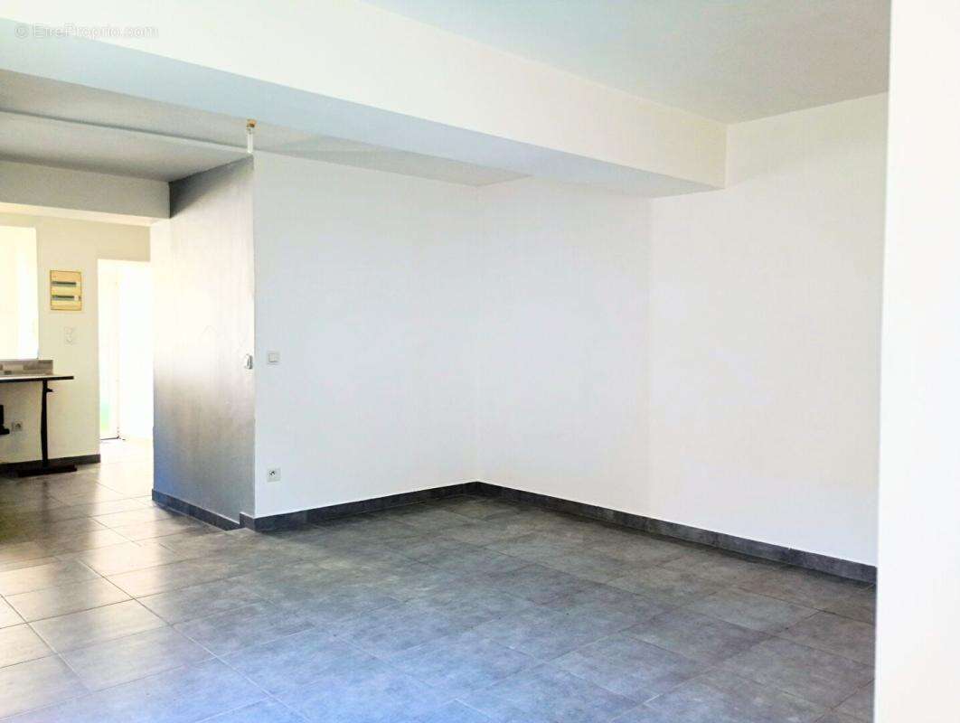 Maison à SAINT-SYLVAIN-D'ANJOU