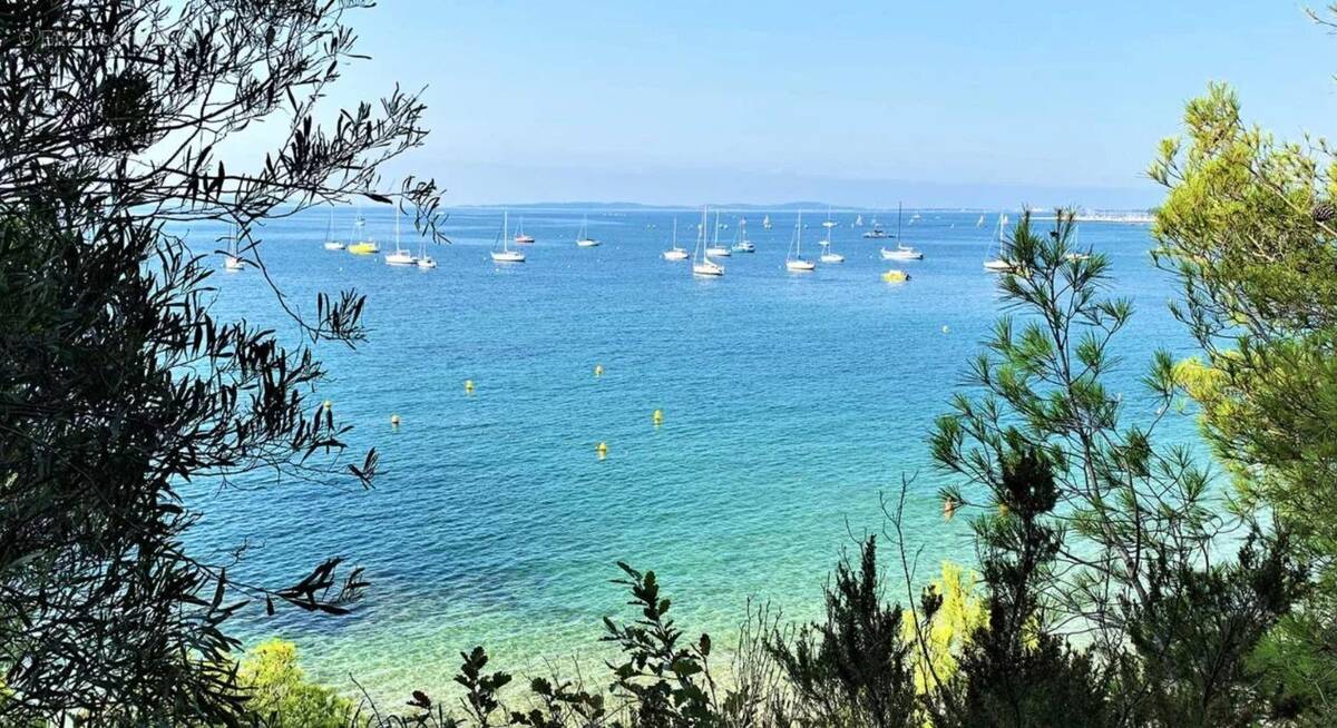 Appartement à LA LONDE-LES-MAURES