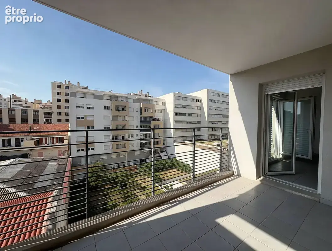 MARSEILLE 4e   CHARTREUX  T2 avec garage en sous-sol  Résidence de 2016  155 000 € - photo 1