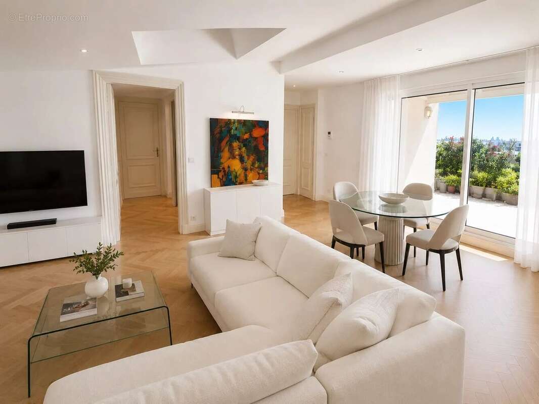 Appartement à PARIS-8E