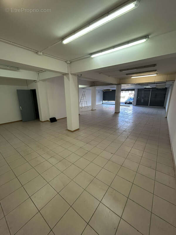 Local commercial de 319 M2 au Chaudron - photo 5