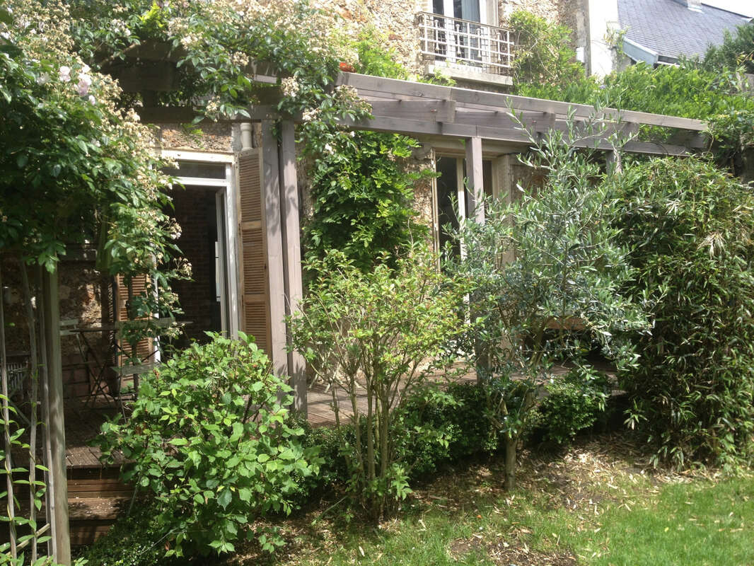 Appartement à MARNES-LA-COQUETTE