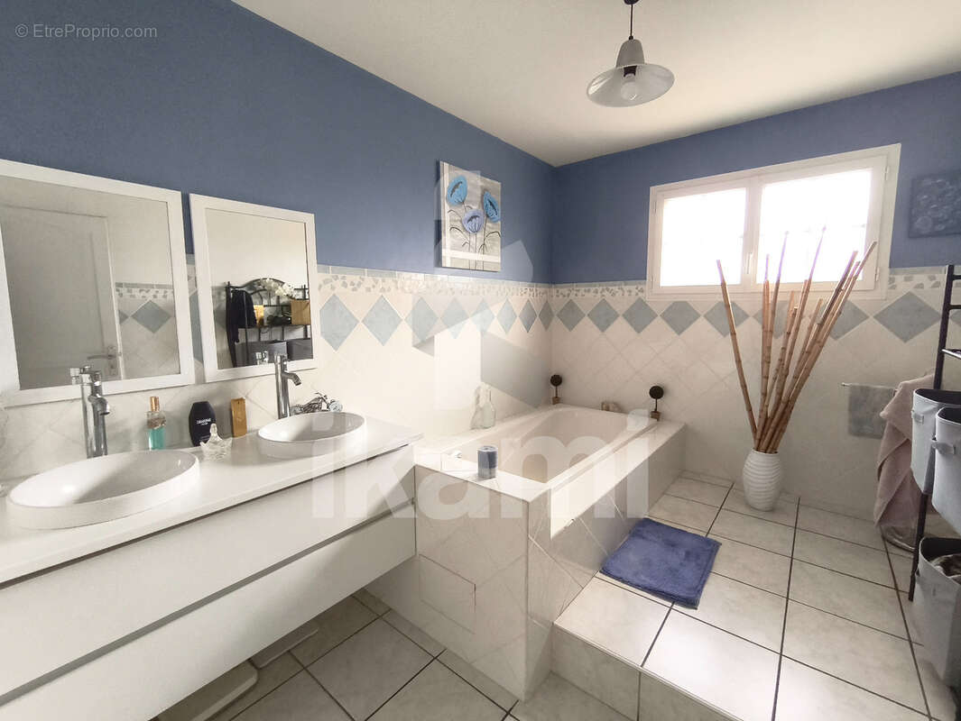 Maison à SAINT-DONAT-SUR-L'HERBASSE