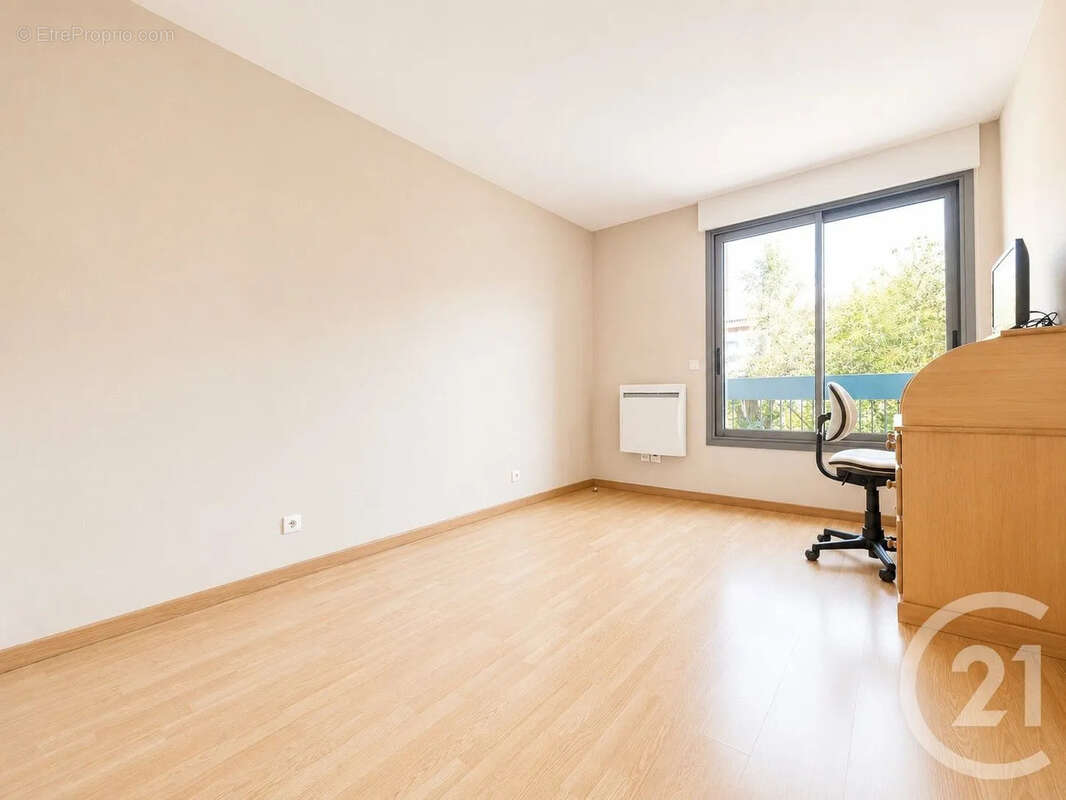 Appartement à SAINT-LAURENT-DU-VAR