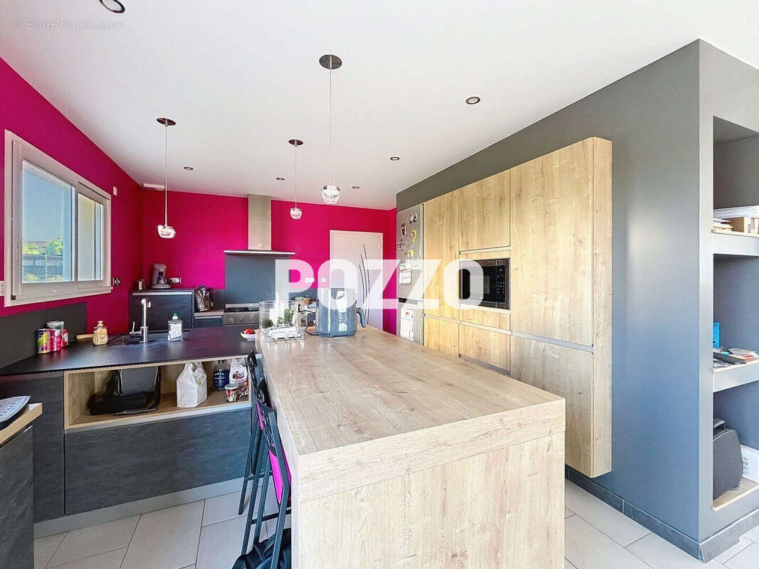 Maison à CONDE-SUR-VIRE