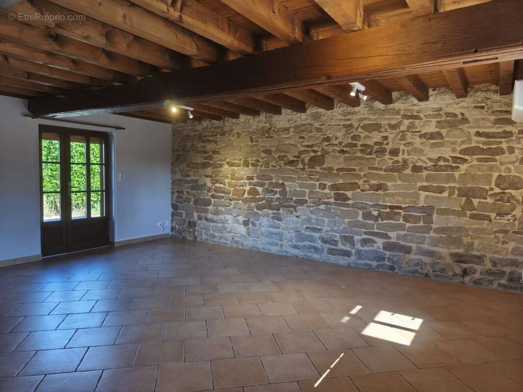 Maison 89 m² à Bantanges  - photo 2