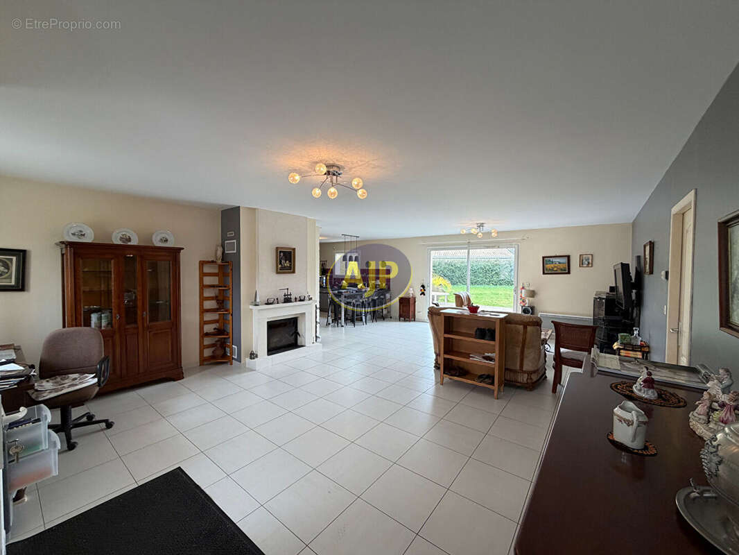 Maison à VENDAYS-MONTALIVET