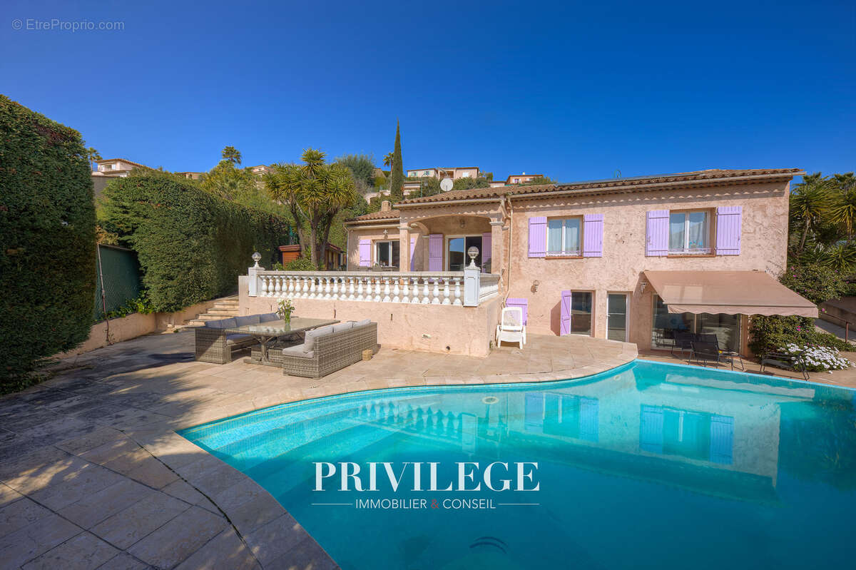 Maison à LA ROQUETTE-SUR-SIAGNE