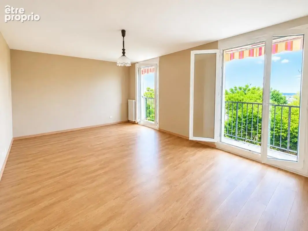 Appartement à SAINT-CYR-SUR-LOIRE