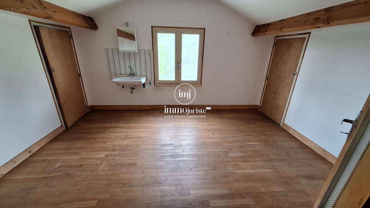 Maison à SAINT-VICTURNIEN