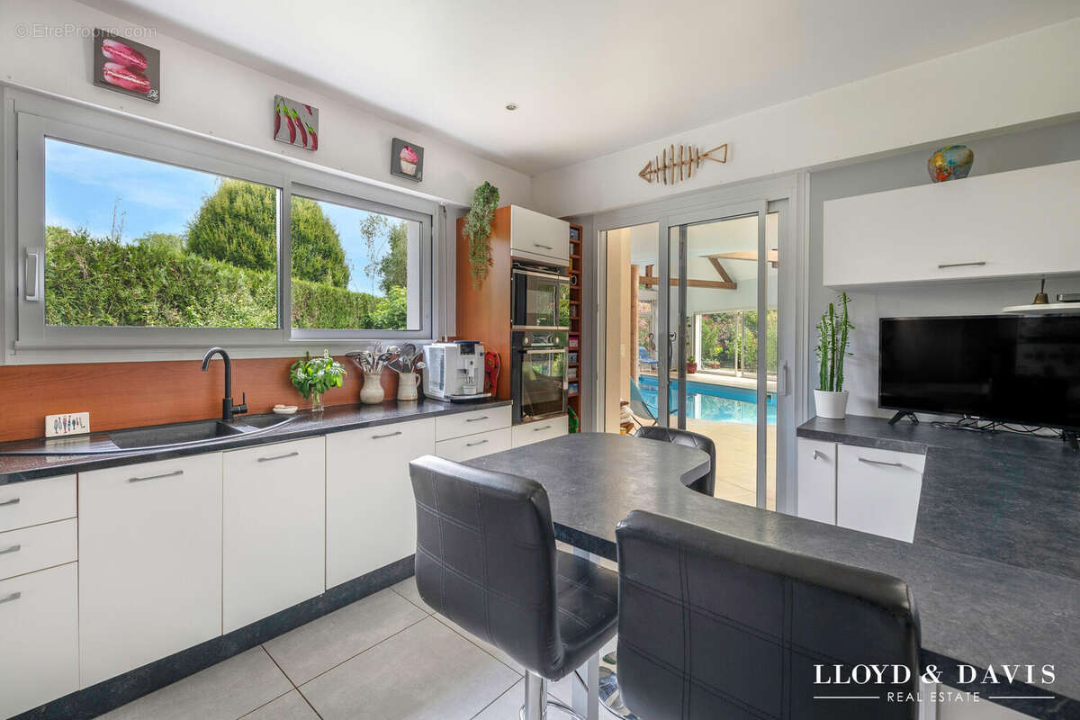 Maison 258 m² à Guerande  - photo 7
