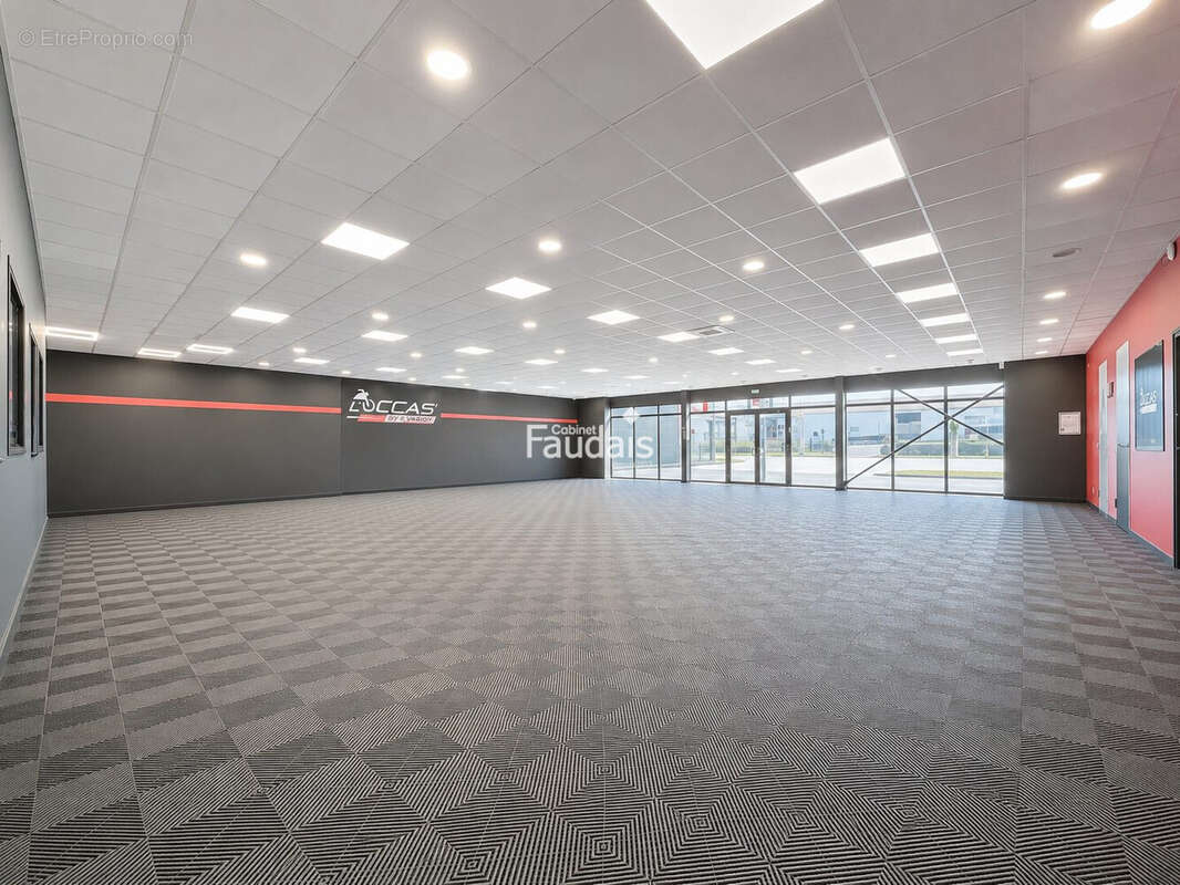 Commerce 686 m² à Saint-Lo  - photo 7