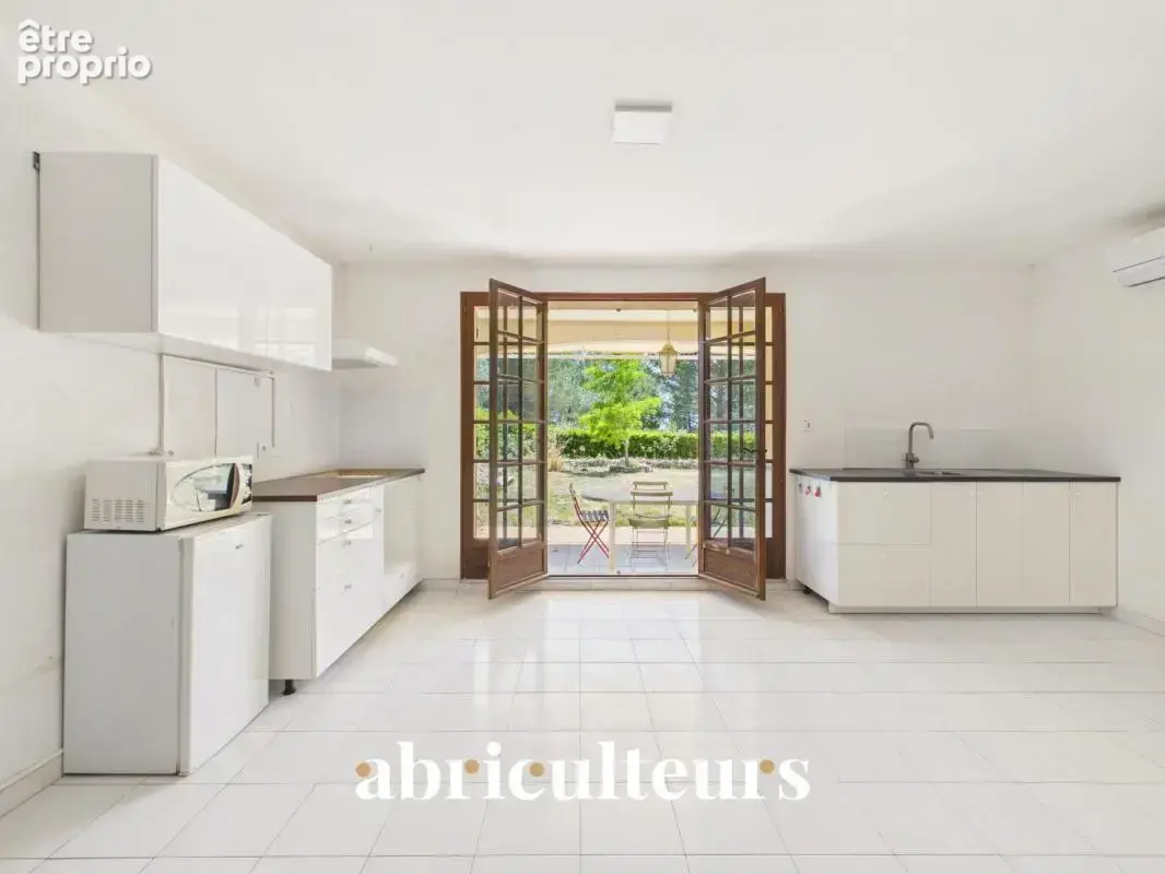 Propriété de 308 m² sur 1 hectare — 8 pièces — Lambesc (13410) - photo 16