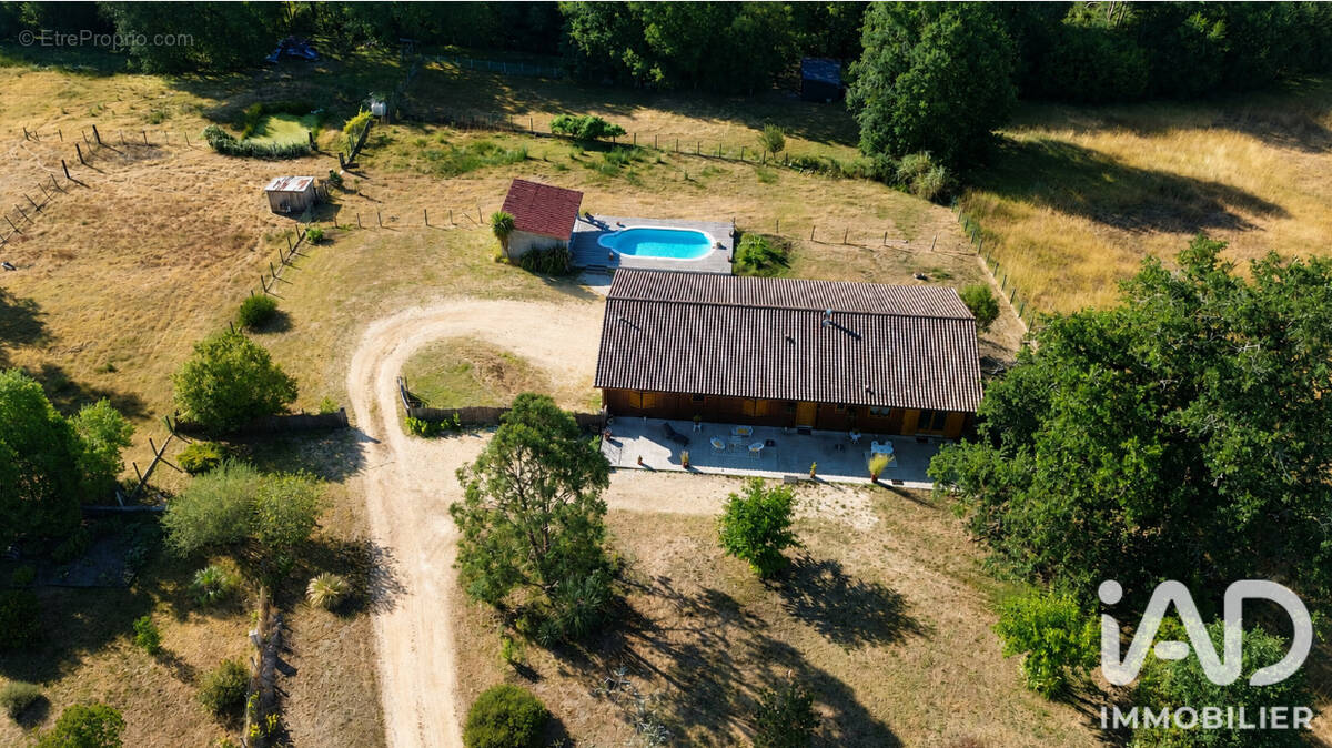 Photo 1 - Maison à CHAMADELLE