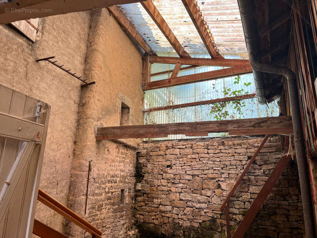 Maison à CLERVAL