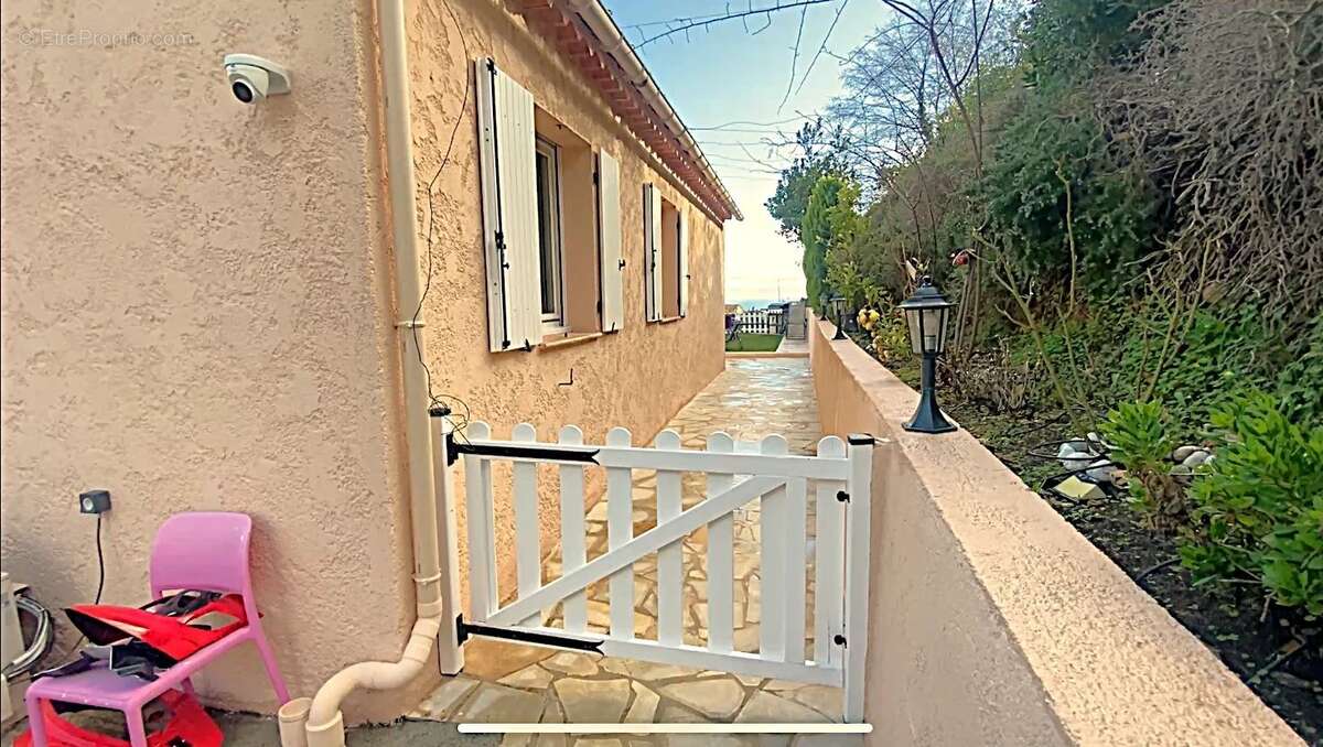 Maison à SAINT-LAURENT-DU-VAR