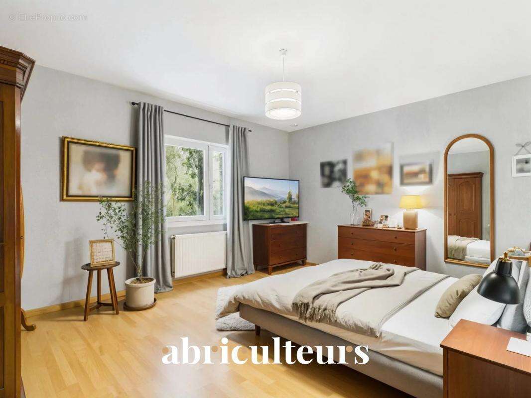 Maison avec parc arboré - 260 m² - en vente au MANS SUD (72230) - photo 9