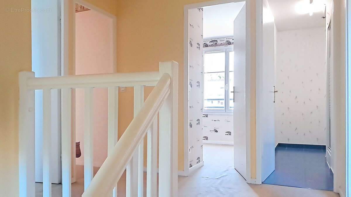 Maison à SAINT-PIERRE-DU-PERRAY