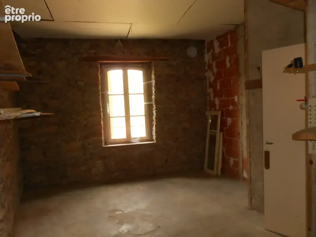 Maison de village sur 2 niveaux avec garage d'environ 70 m2 à Olliergues - photo 7