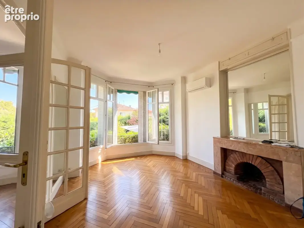 Cannes -charme et authenticite pour cet elegant appartement 2/3 pieces de 79m2 + cave dans immeuble bourgeois - photo 4